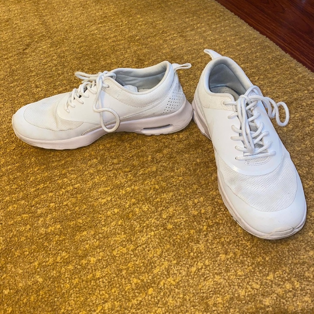 White Nike air max Thea size 7.5